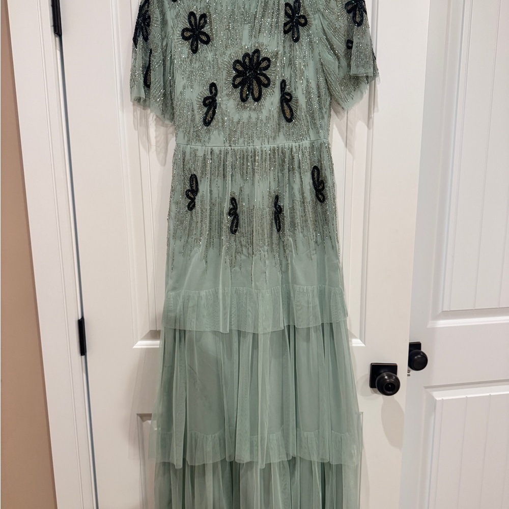 FROCK AND FRILL - ANNABEL FLORAL EMBELLISHED MAXI DRESS - PALE GREEN (8 US)